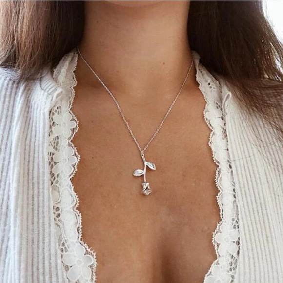Brandy Melville Jewelry - 🛍NEW⚡️ SILVER Rose 🌹 necklace Brandy Melville Jewelry - 🛍NEW⚡️ SILVER Rose 🌹 necklace